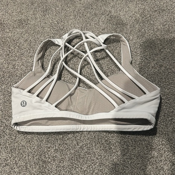 LuluLemon White Free To Be Bra - Picture 4 of 4